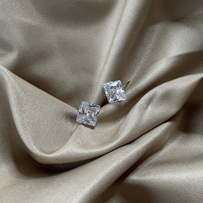 [Together]Stylish Shiny Square Center Stone Stud Earrings