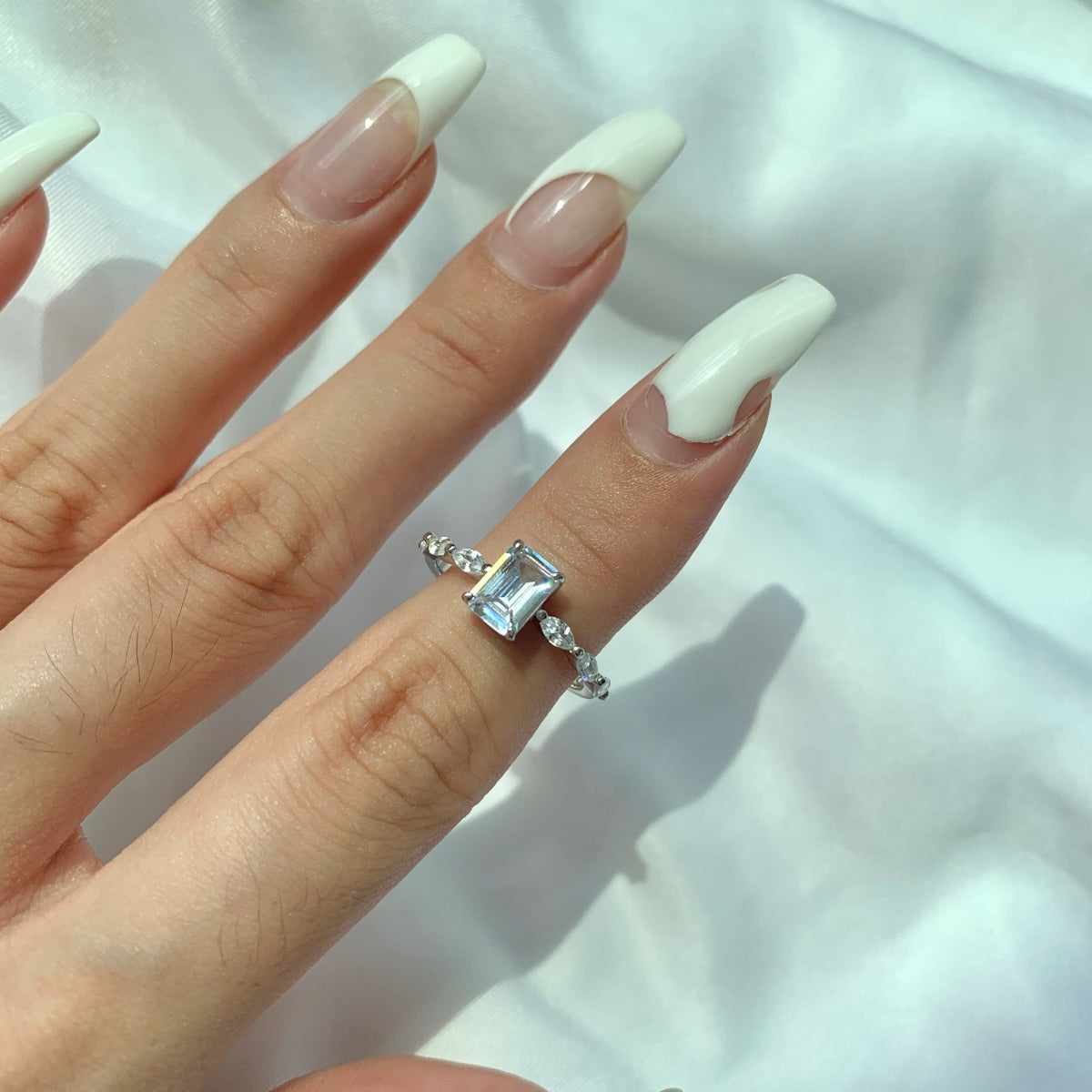 [Together]1.0 Carat Dainty Resplendent Radiant Cut Daily Ring