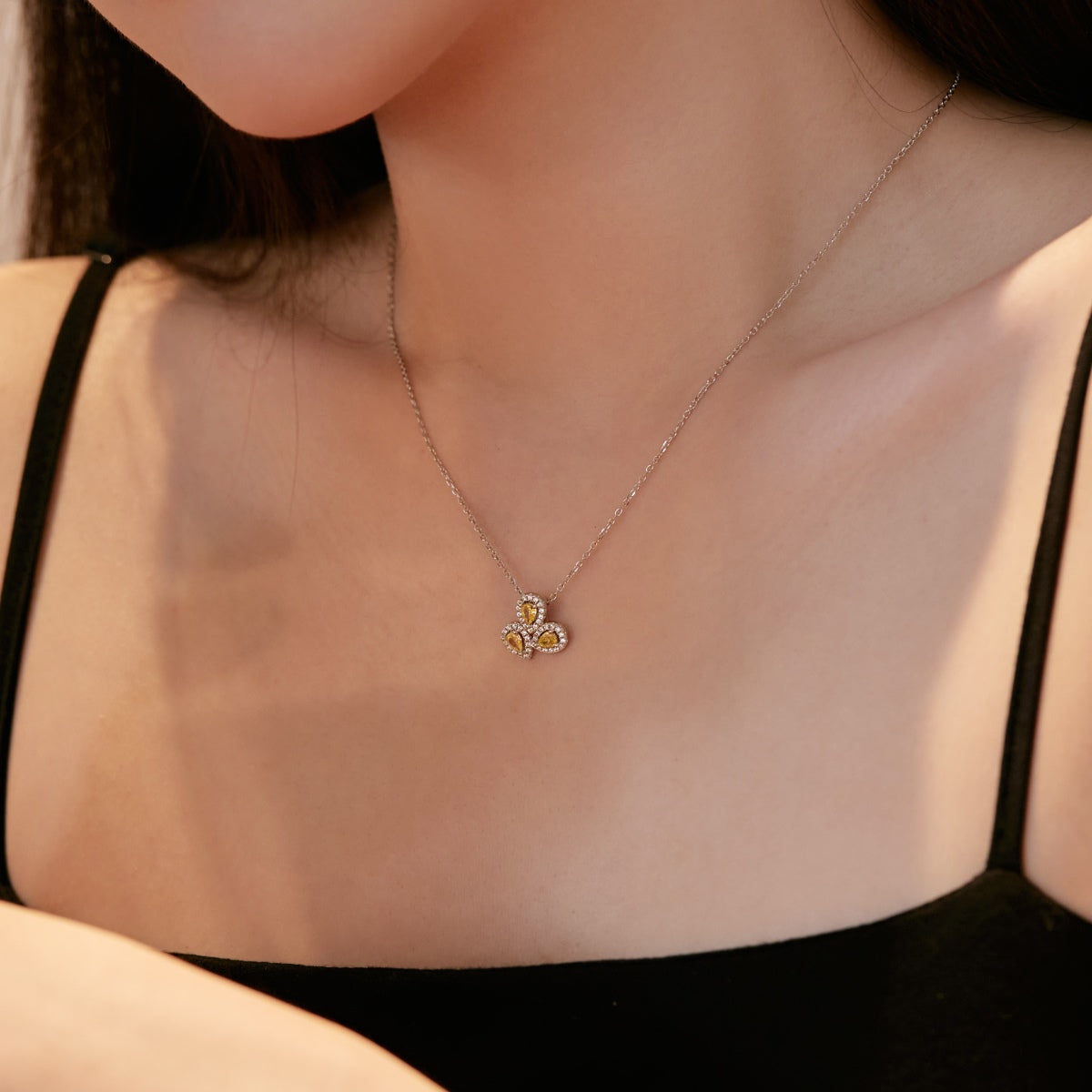 [Together]Elegant Flower Shape Pear Cut Necklace