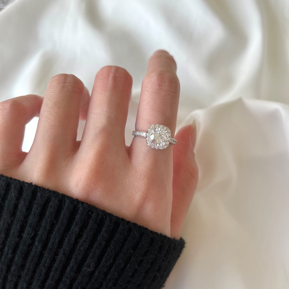 [Together]Dazzling Resplendent Round Cut Wedding Ring