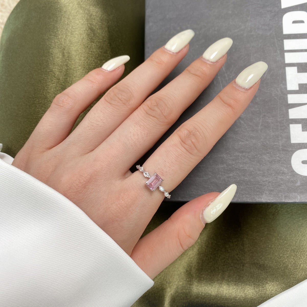 [Together]1.0 Carat Dainty Resplendent Radiant Cut Daily Ring