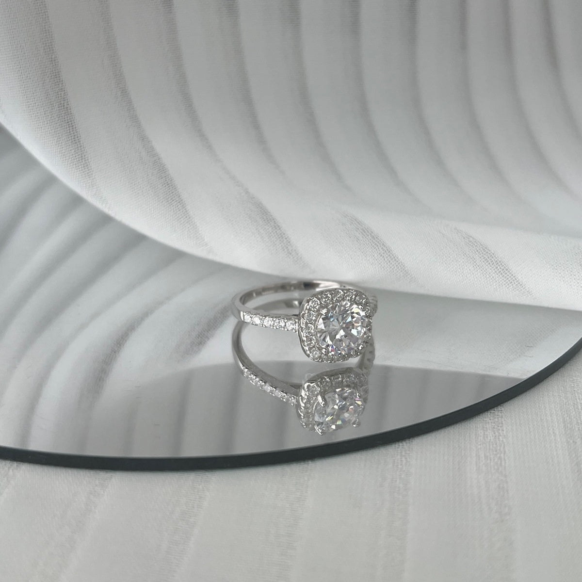 [Together]Dazzling Resplendent Round Cut Wedding Ring