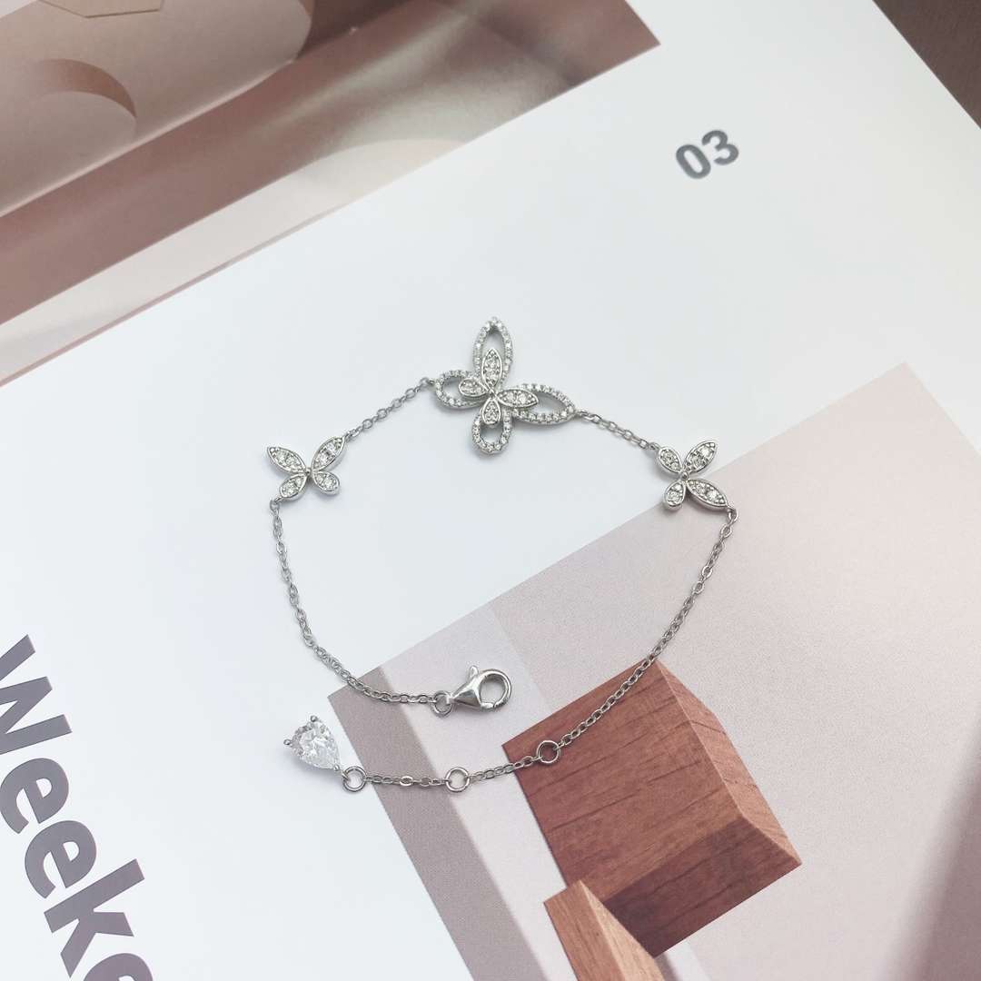 [Together]Delicate Butterfly Pendant Bracelet