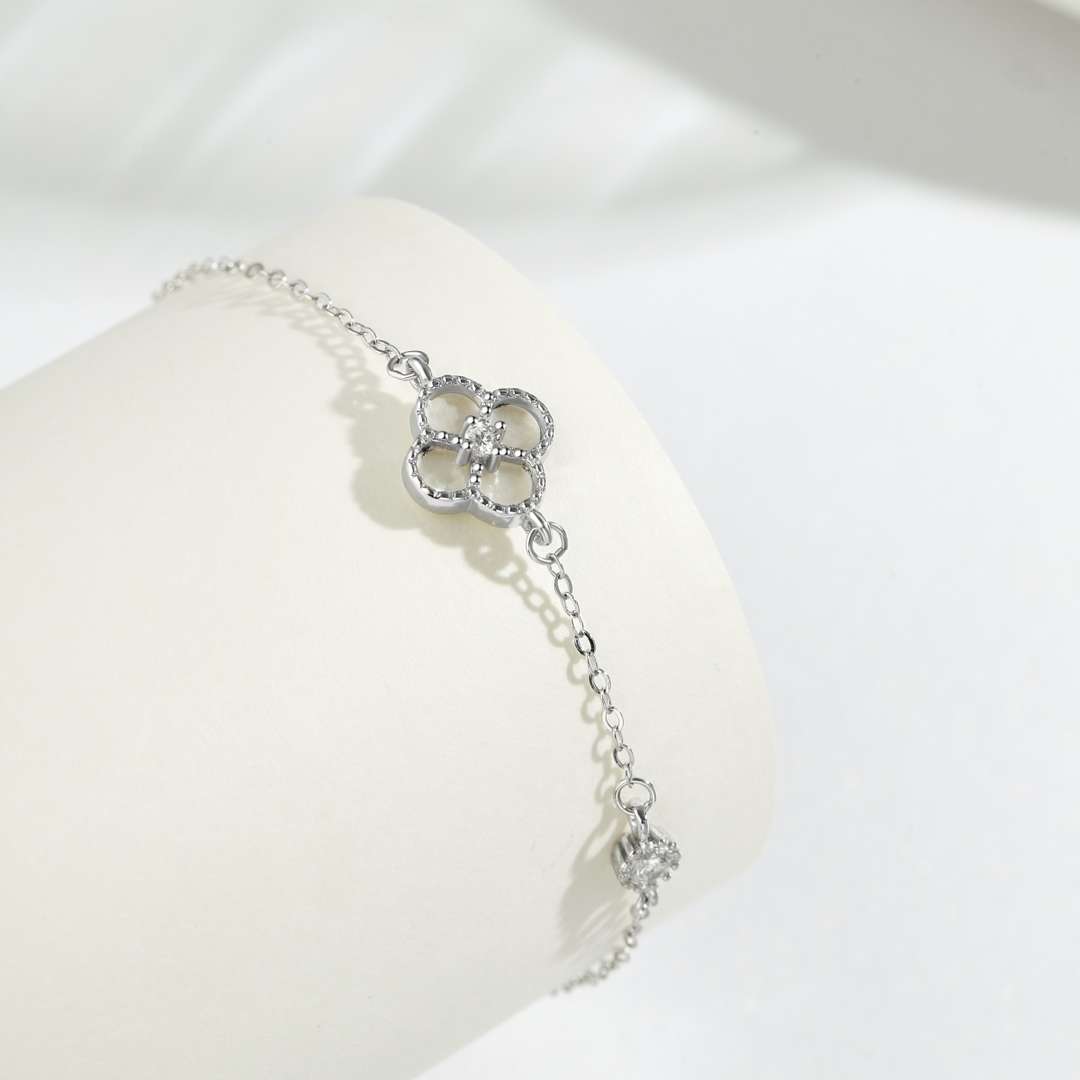 [Together]Delicate Four Leaf Clover Bracelet