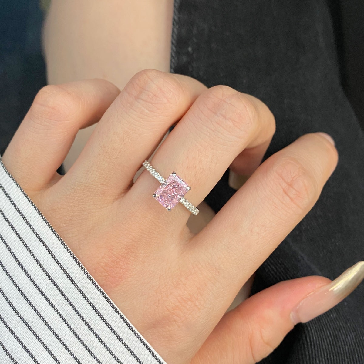 [Together]2.0 Carat Dazzling Sparkling Radiant Cut Party Ring